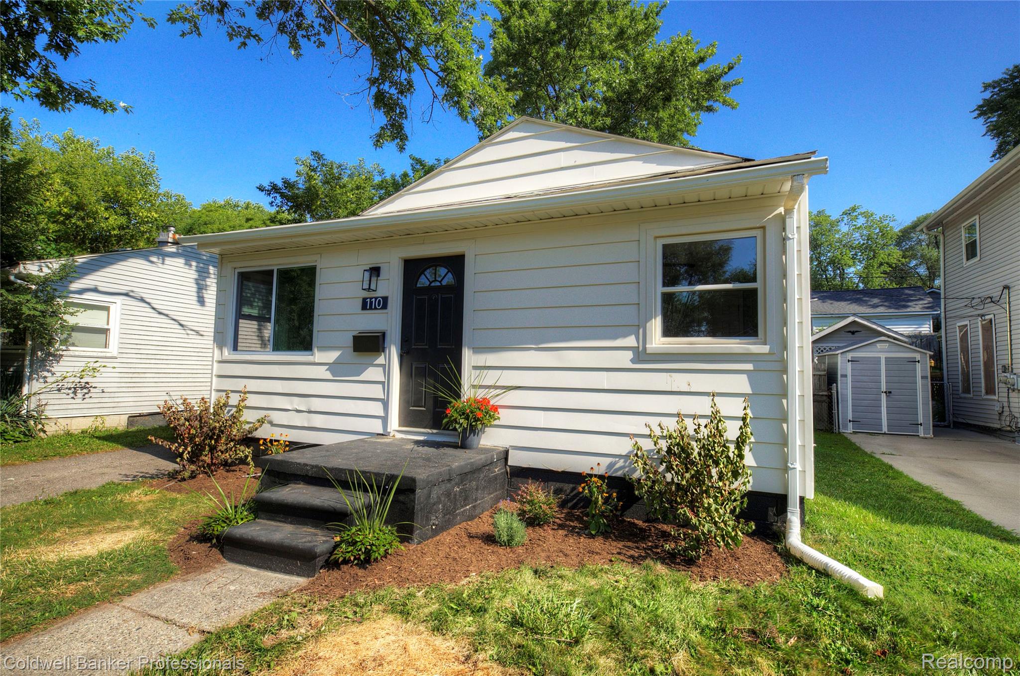 110 W Tennyson Avenue