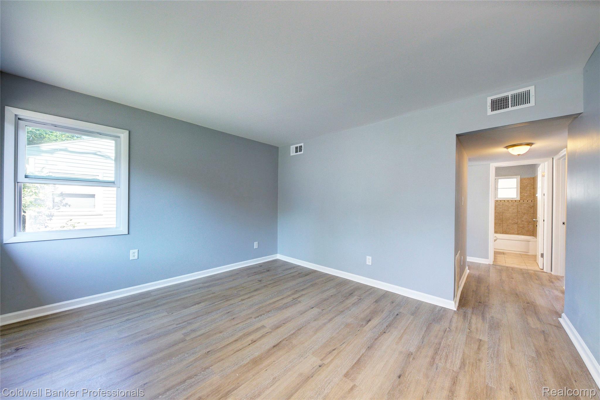 110 W Tennyson Avenue