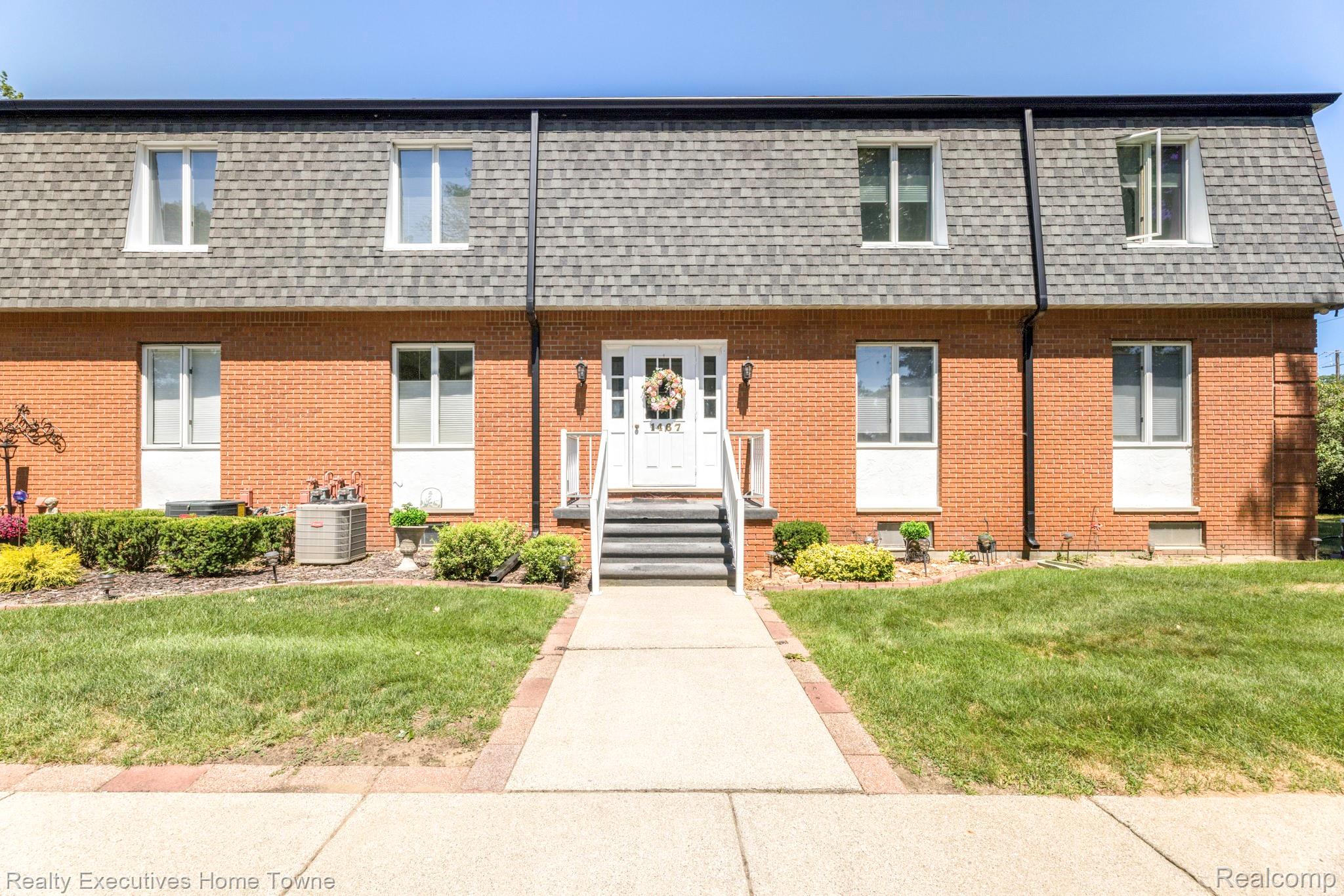 1467 E Krafft Road 8