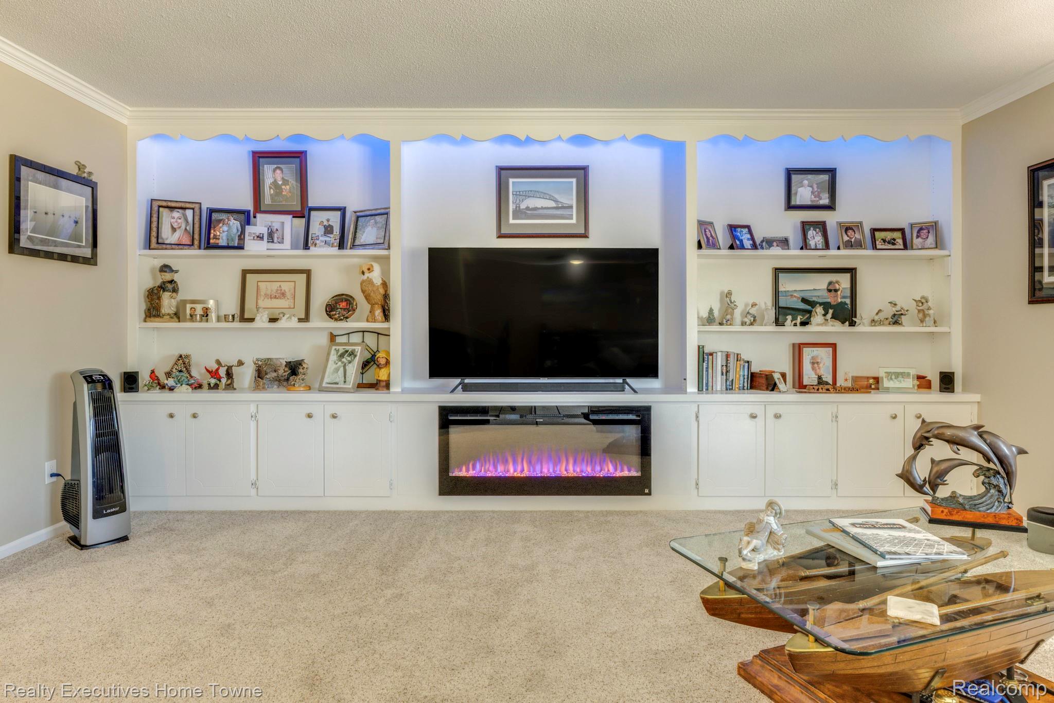 1467 E Krafft Road 8