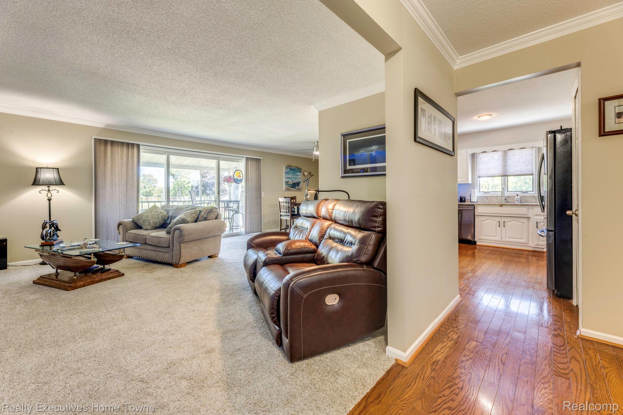 1467 E Krafft Road 8
