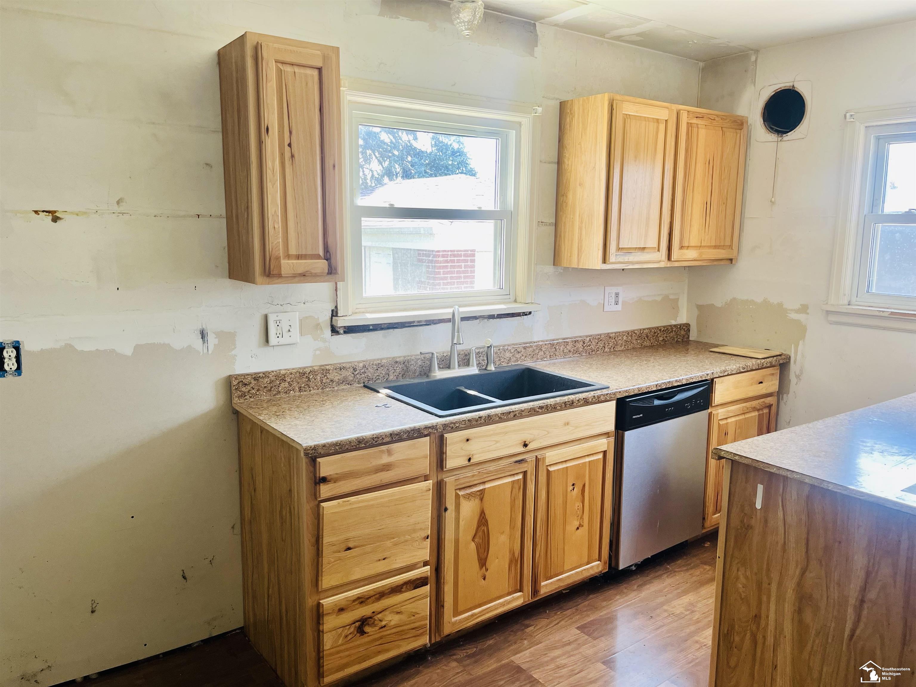 Monroe City, Michigan 48162, United States, 2 Bedrooms Bedrooms, ,2 BathroomsBathrooms,Residential,Active,170861