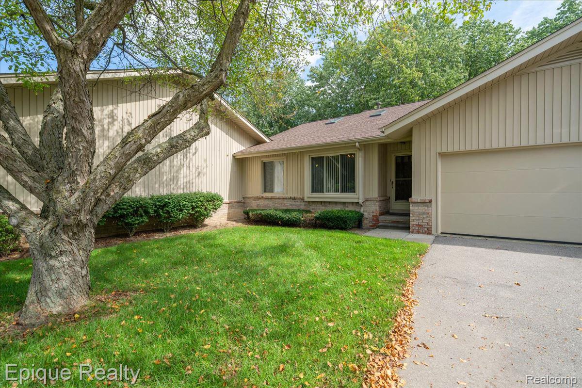1925 Country Lane