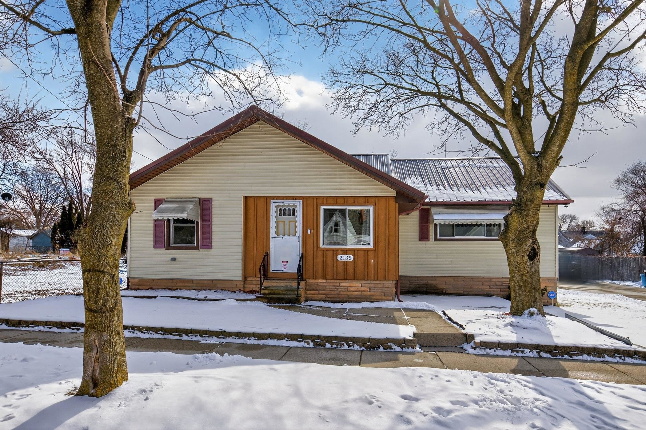 2138 E Whittemore Avenue