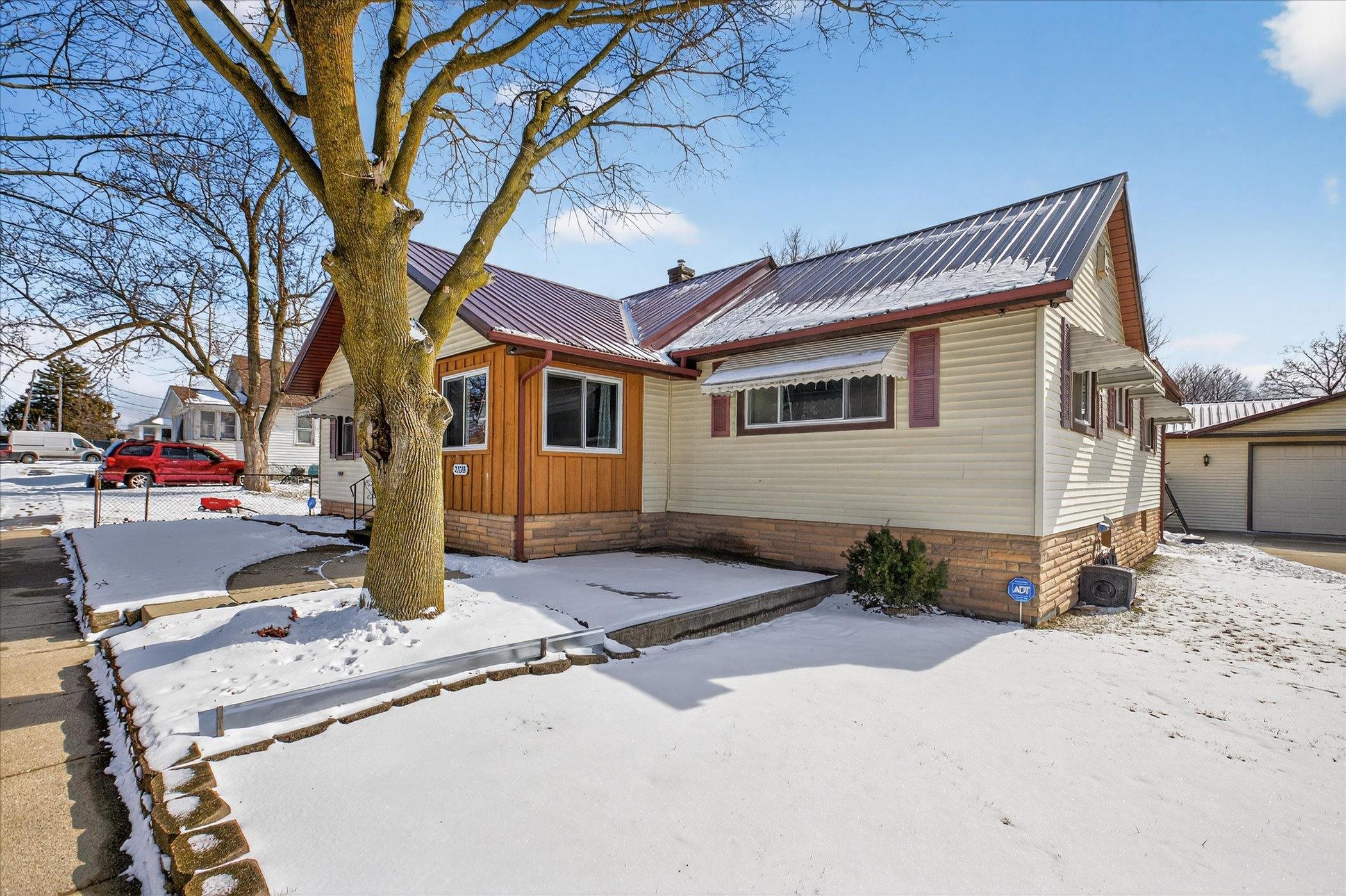 2138 E Whittemore Avenue