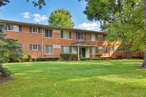 1155 DERBY RD APT 4, BIRMINGHAM, MI 48009 - Image 0fda4356113d131f99fd2d004cba9cce/362934035
