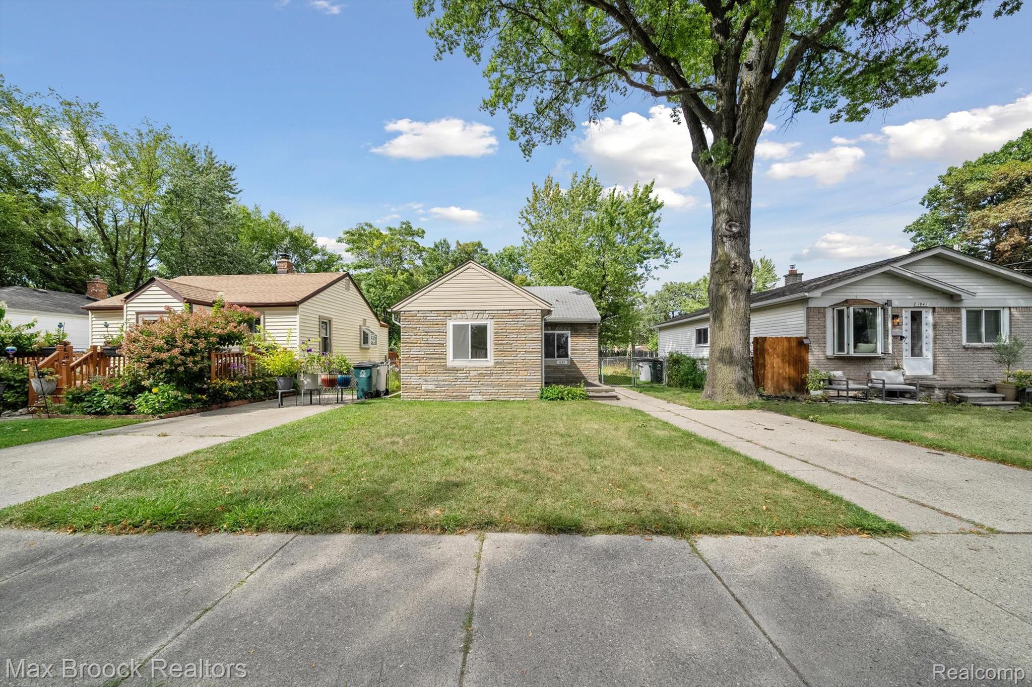 1033 E Evelyn Avenue