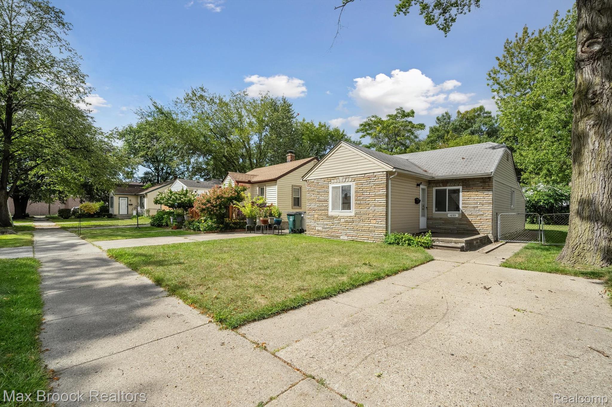 1033 E Evelyn Avenue
