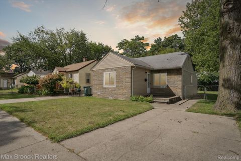 1033 E Evelyn Avenue Hazel Park City MI 48030