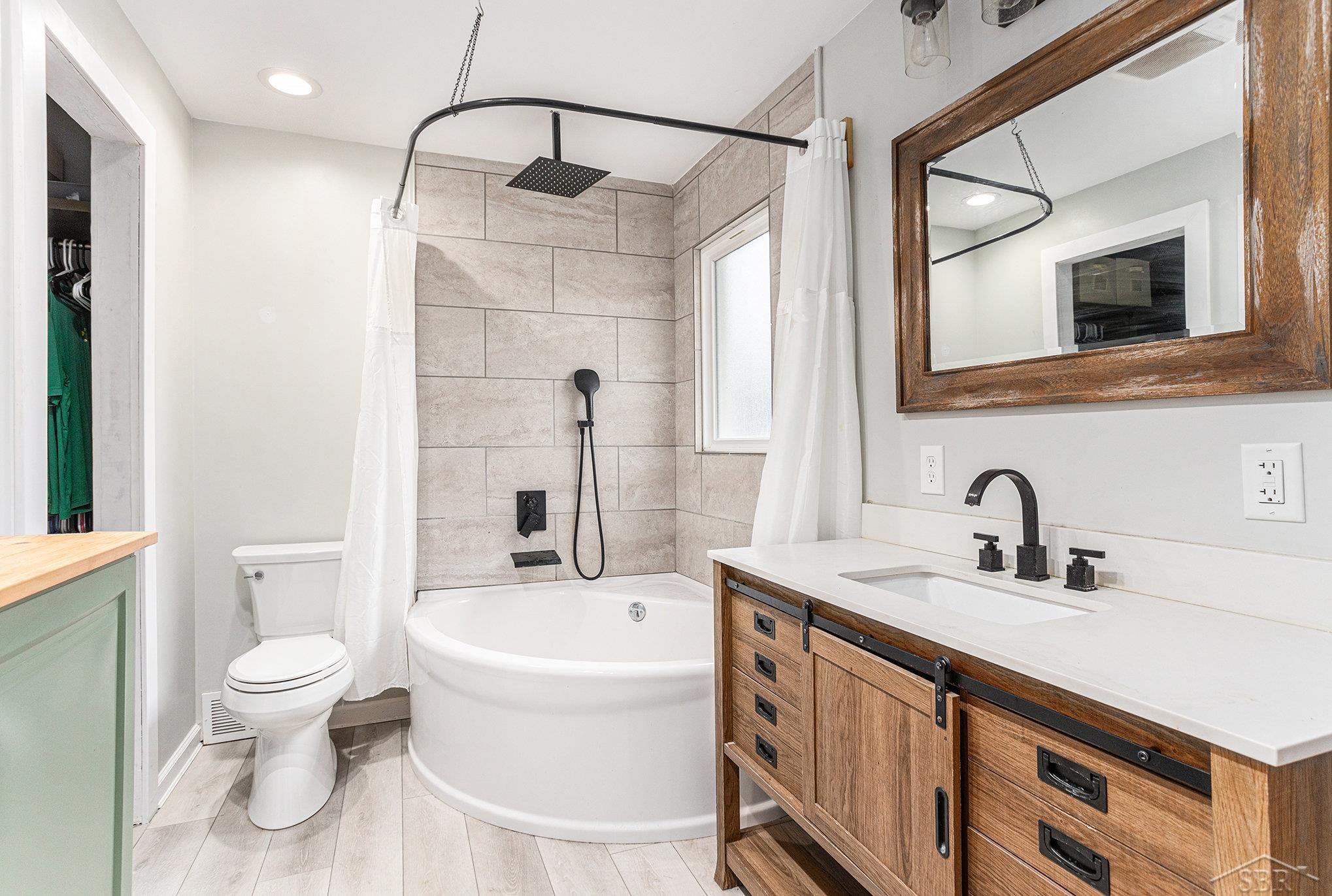 Fairgrove, Michigan 48733, United States, 3 Bedrooms Bedrooms, ,3 BathroomsBathrooms,Residential,Active,254054