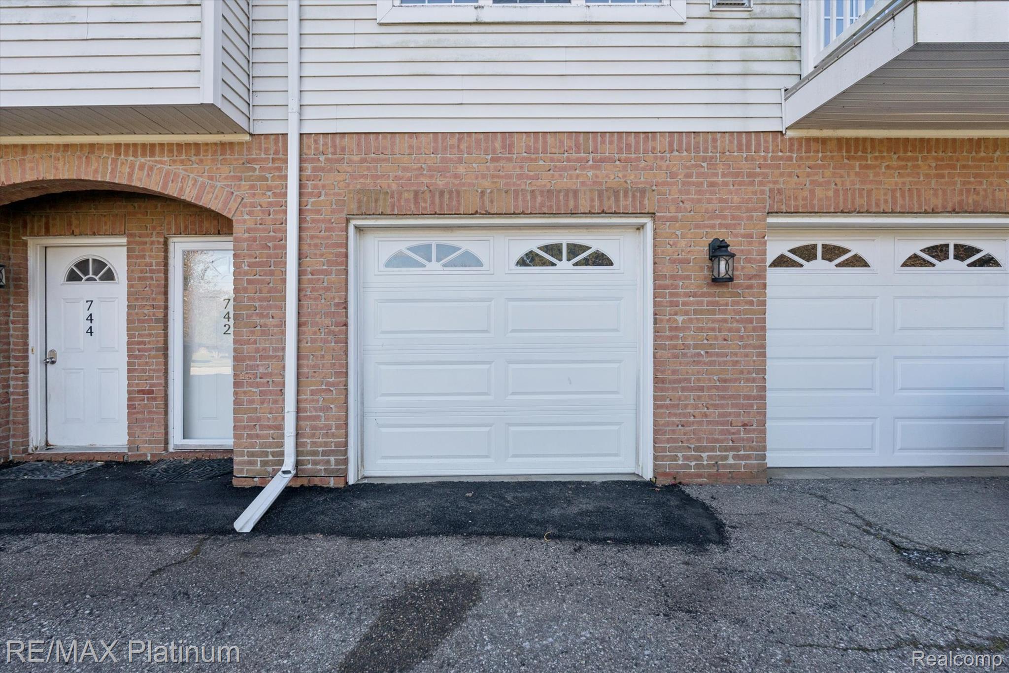 742 Olde English Circle