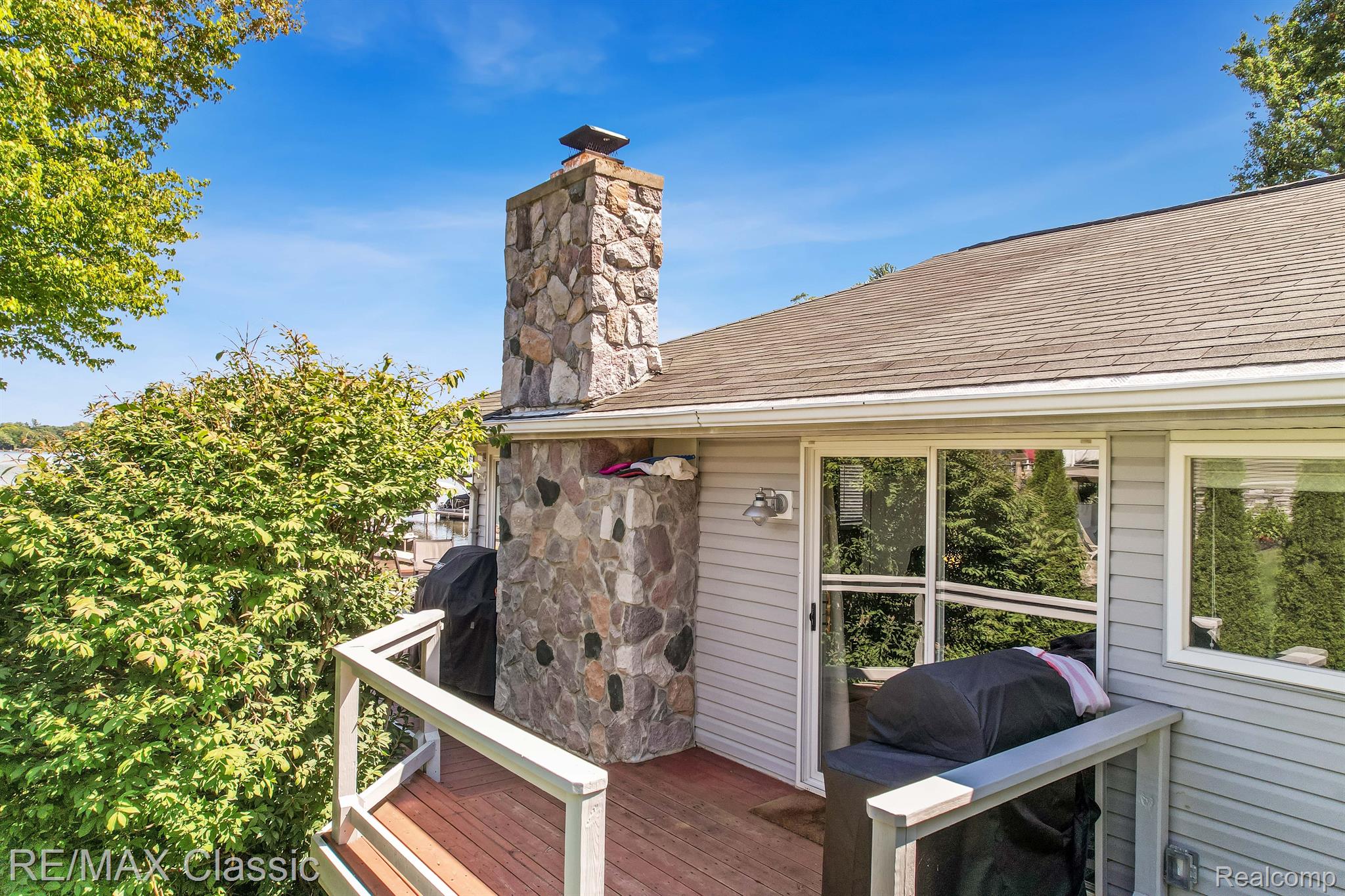 294 LAKESIDE Drive