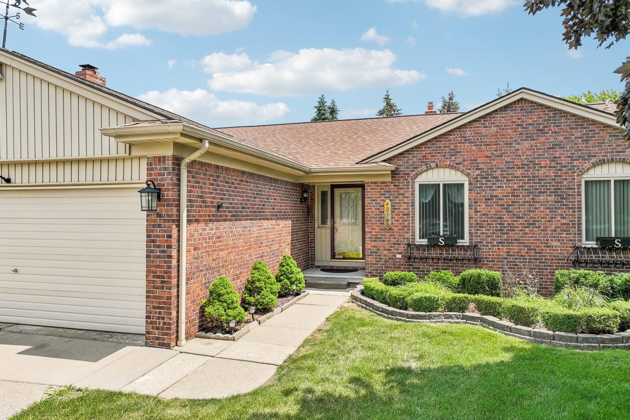 42140 Royal Lane