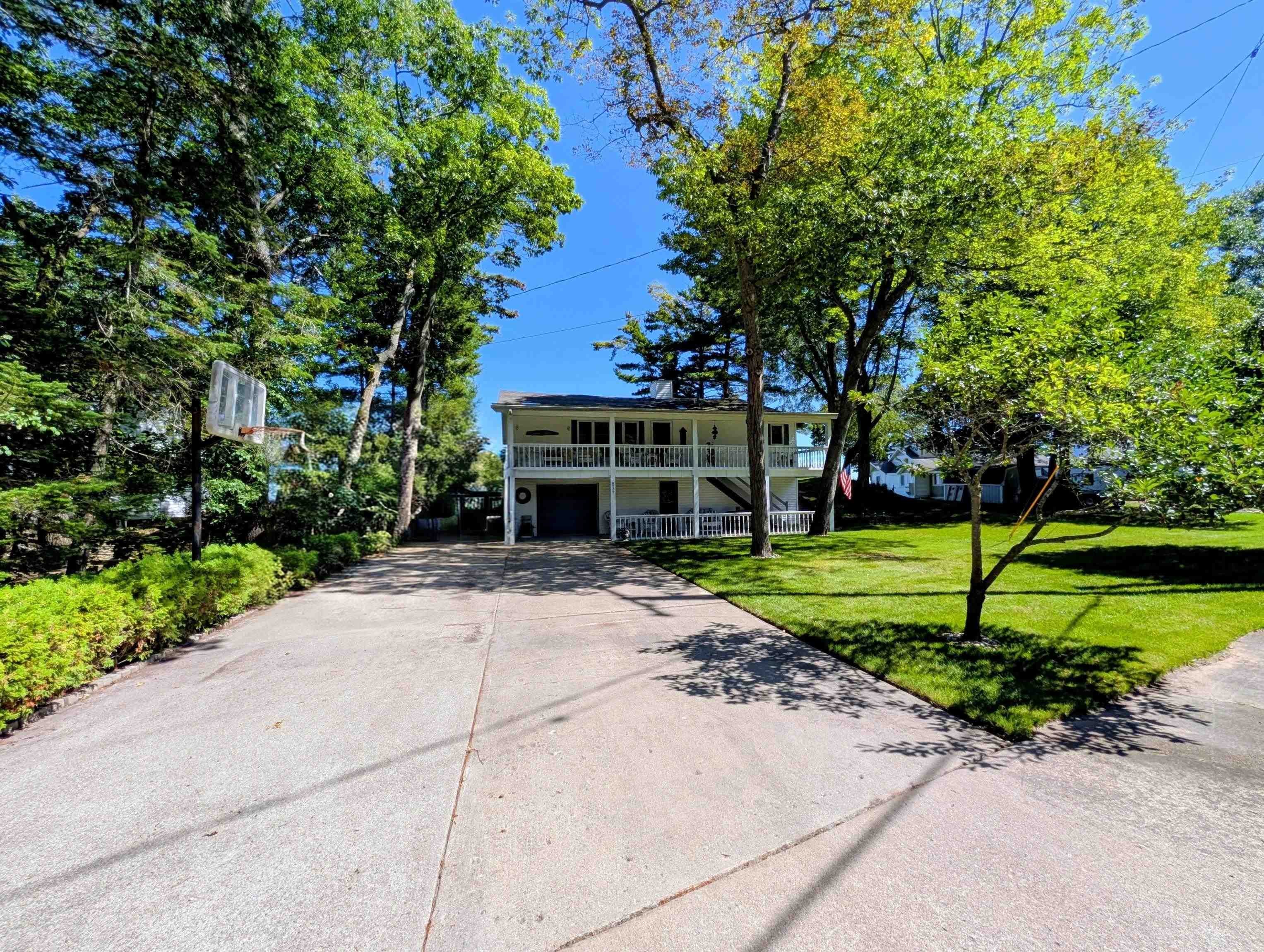 837 Crescent