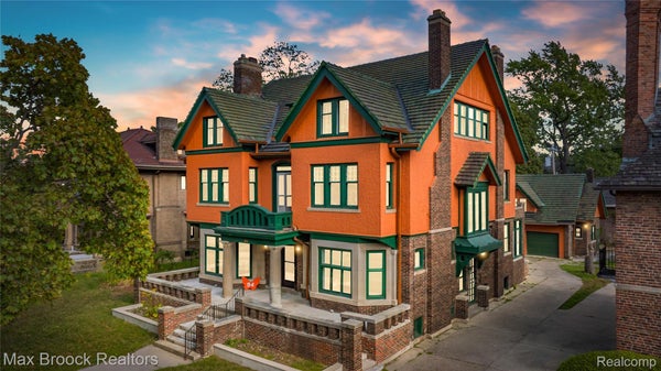 94 E BOSTON BLVD, DETROIT, MI 48202 - Image 0ff37b3ffdebcb17ee58f22bb8f440b7/1292177702