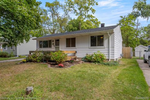 3174 Roselawn Street Walled Lake City MI 48390