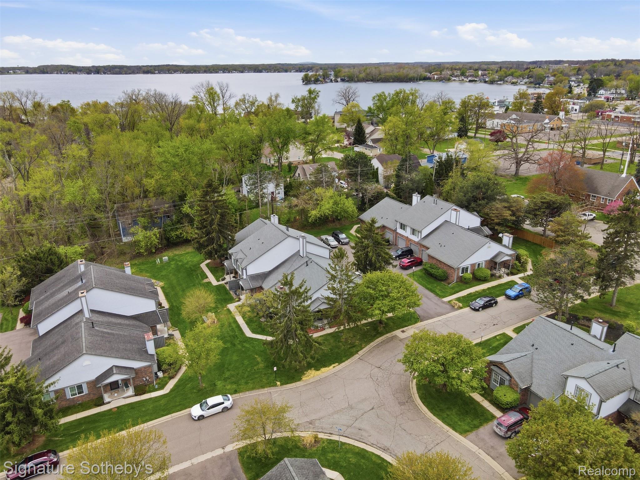 452 Nicolet Street 6