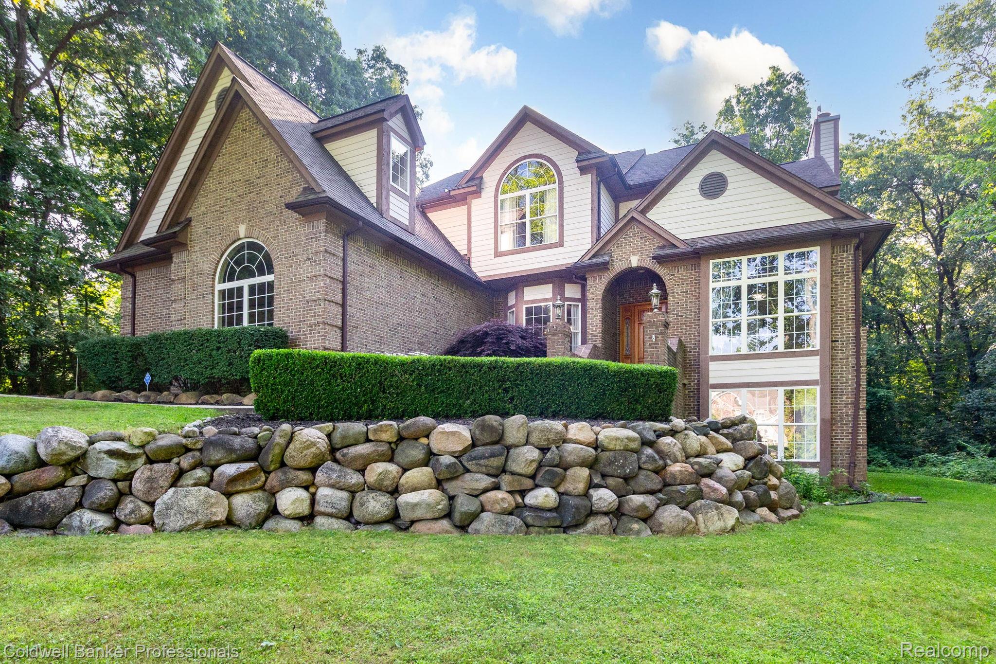 15317 Oak Hollow Drive