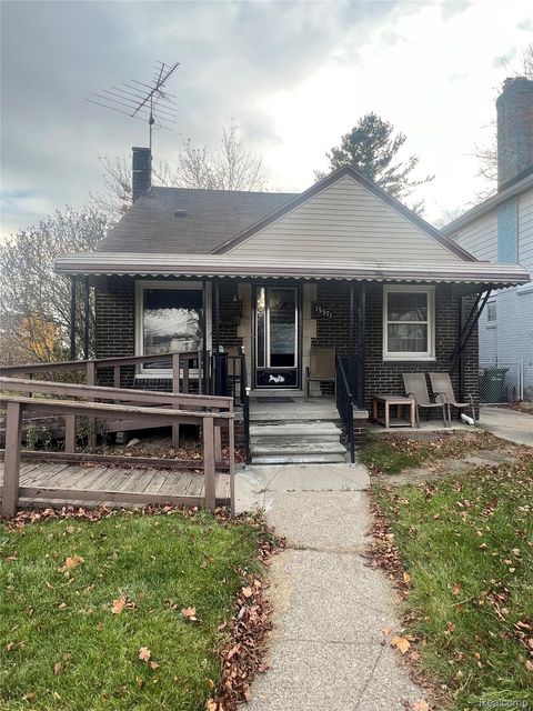 15571 White Avenue Allen Park City MI 48101