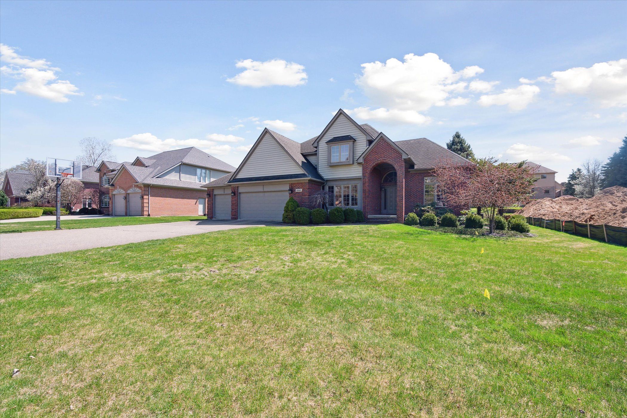 1942 BLOOMFIELD Drive