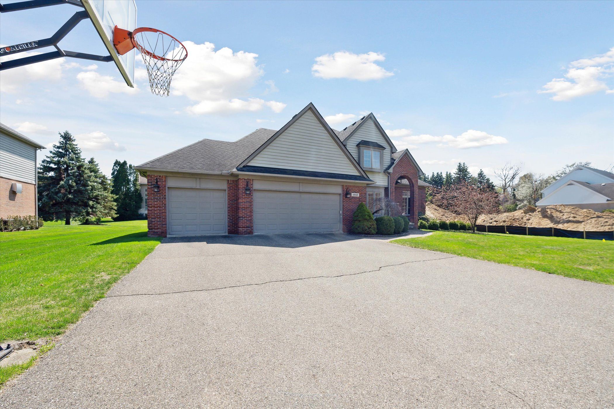 1942 BLOOMFIELD Drive