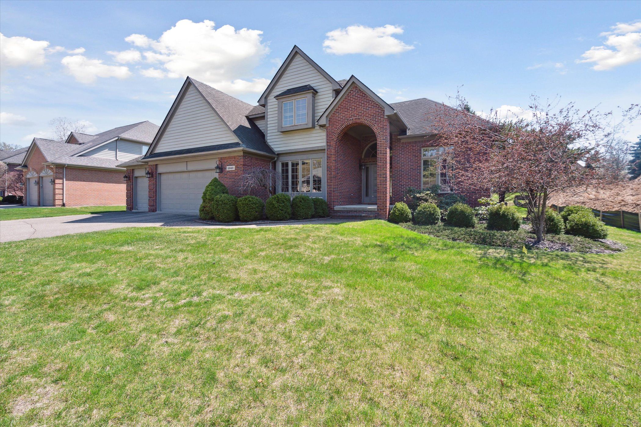 1942 BLOOMFIELD Drive