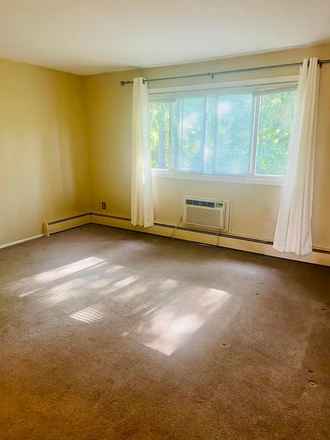 31831 Grand River Avenue Avenue 3 Farmington City MI 48336