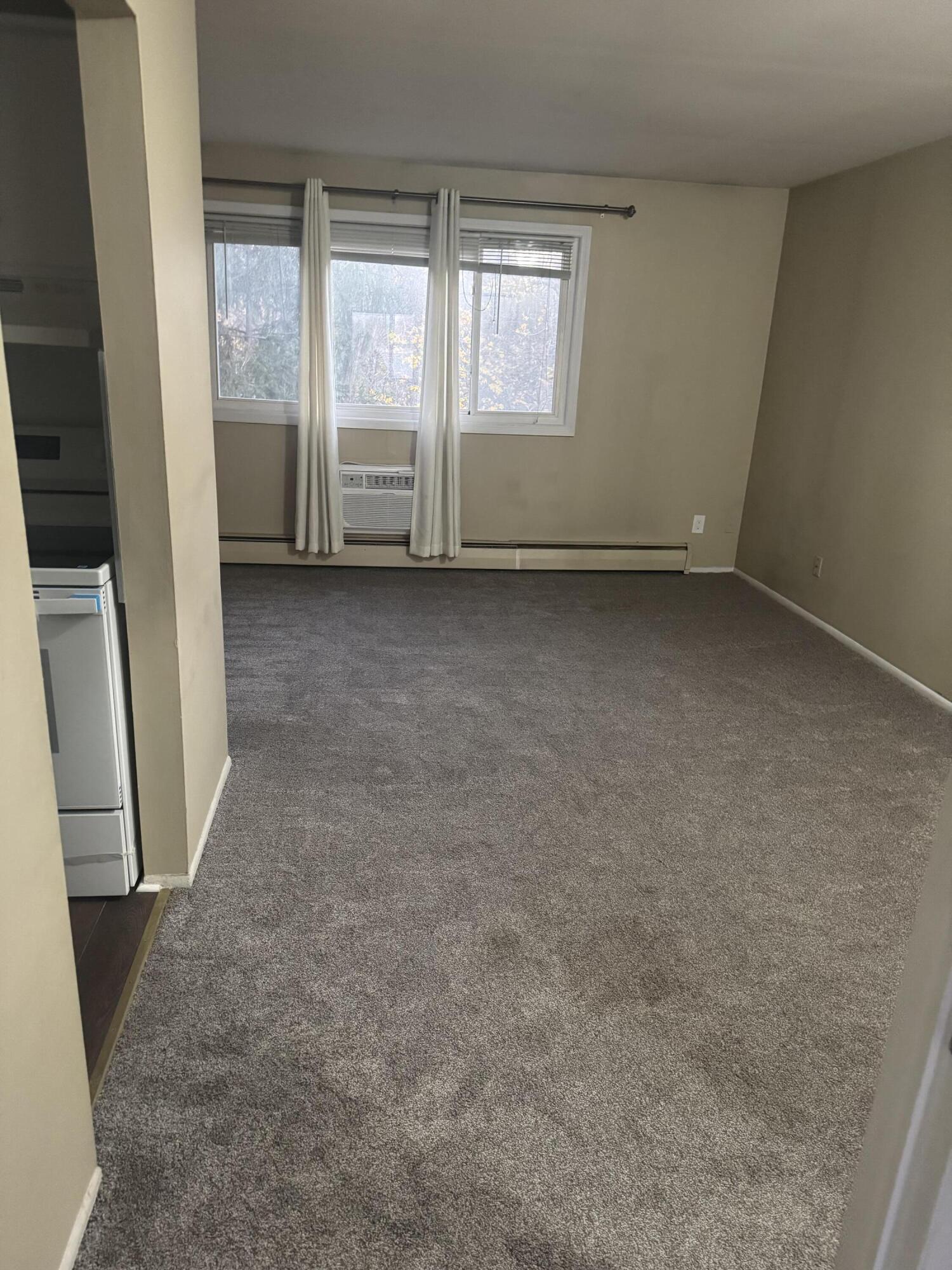 31831 Grand River Avenue Avenue 3