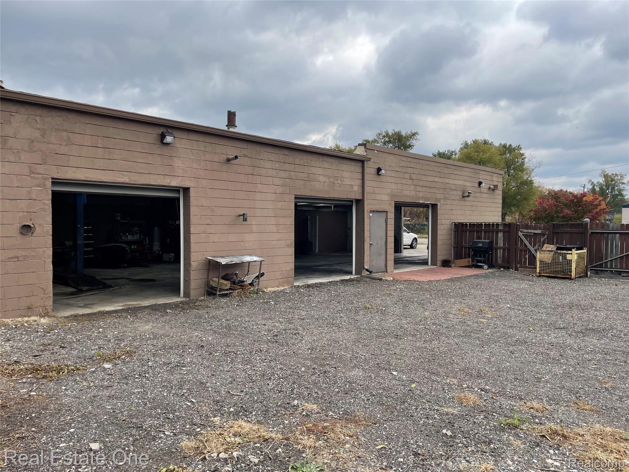 238 W MONTCALM Street