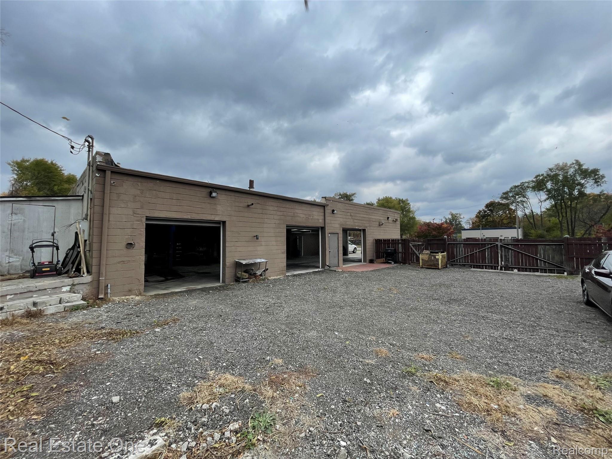 238 W MONTCALM Street