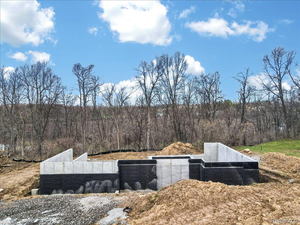 4060 Metamora Ridge Road