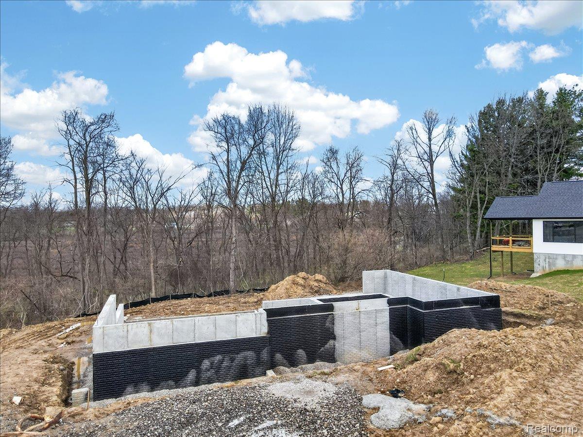4060 Metamora Ridge Road