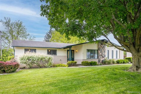 34961 Drake Heights Drive Farmington City MI 48335