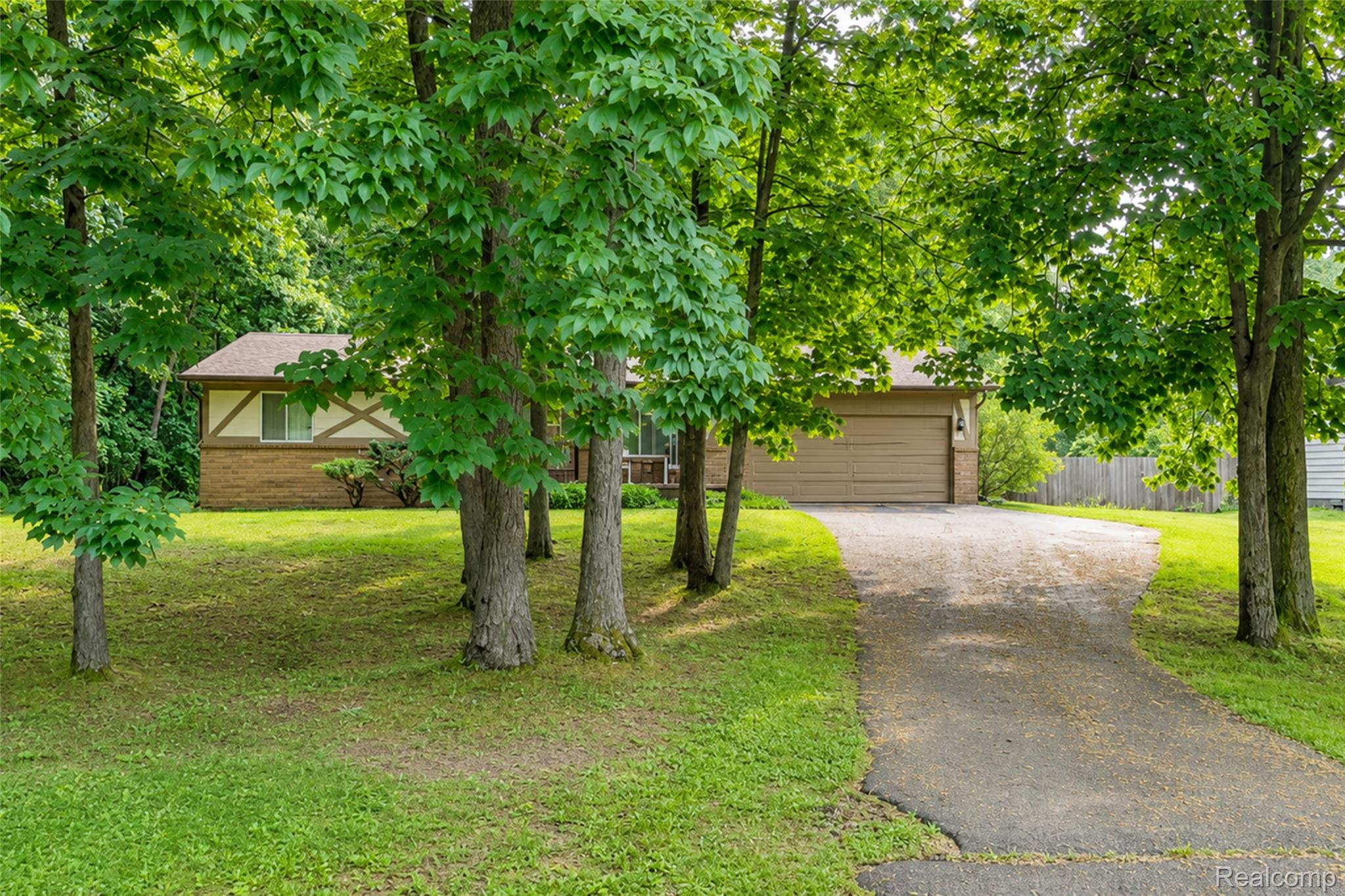 555 Tomahawk Trail
