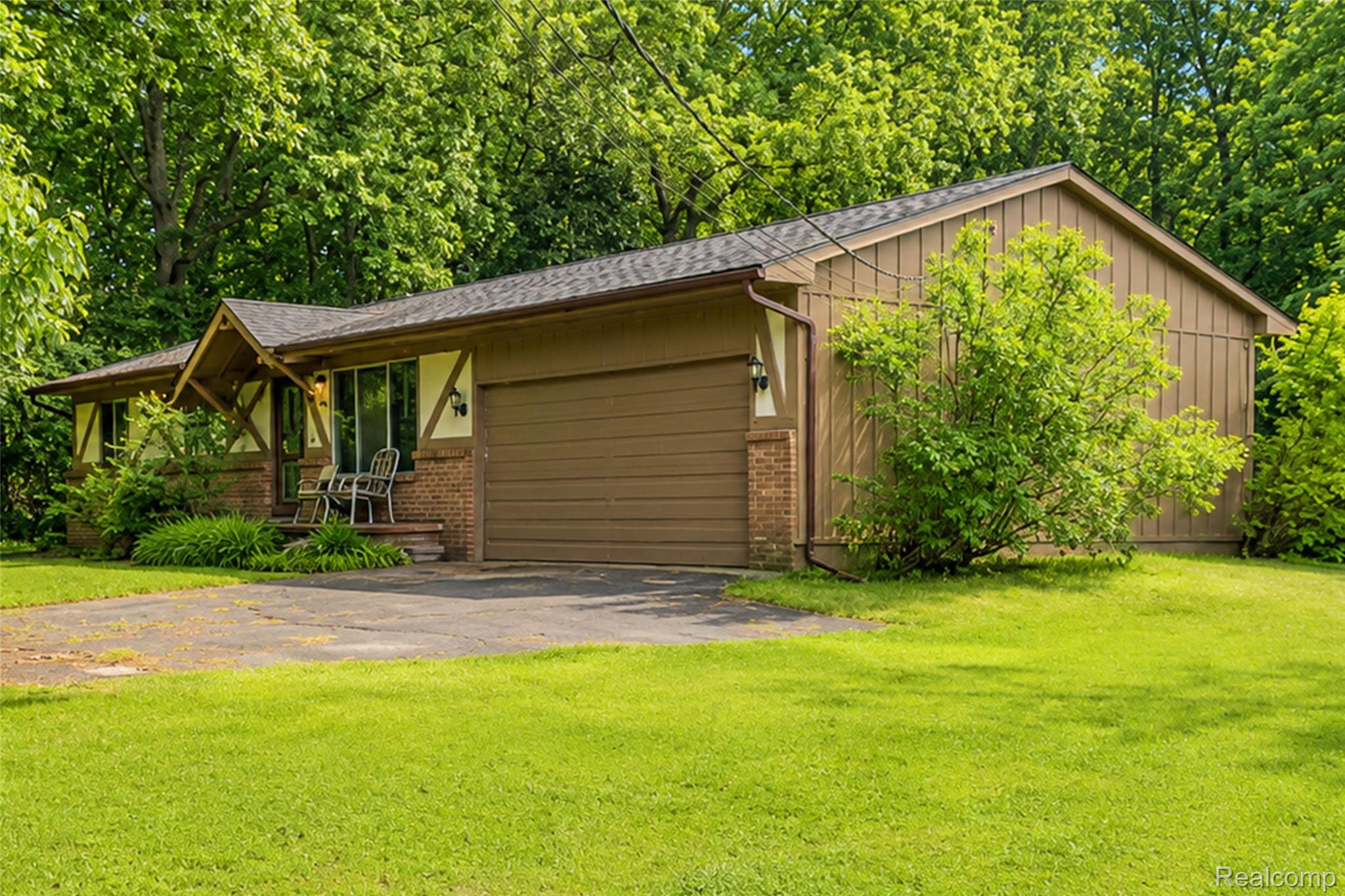 555 Tomahawk Trail