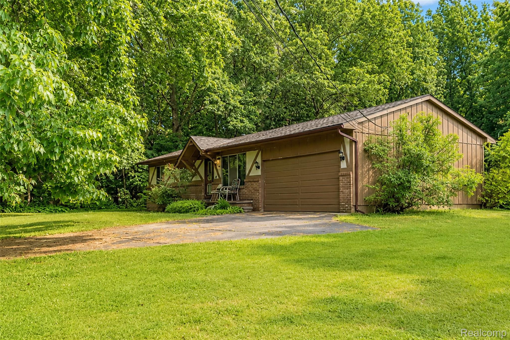 555 Tomahawk Trail