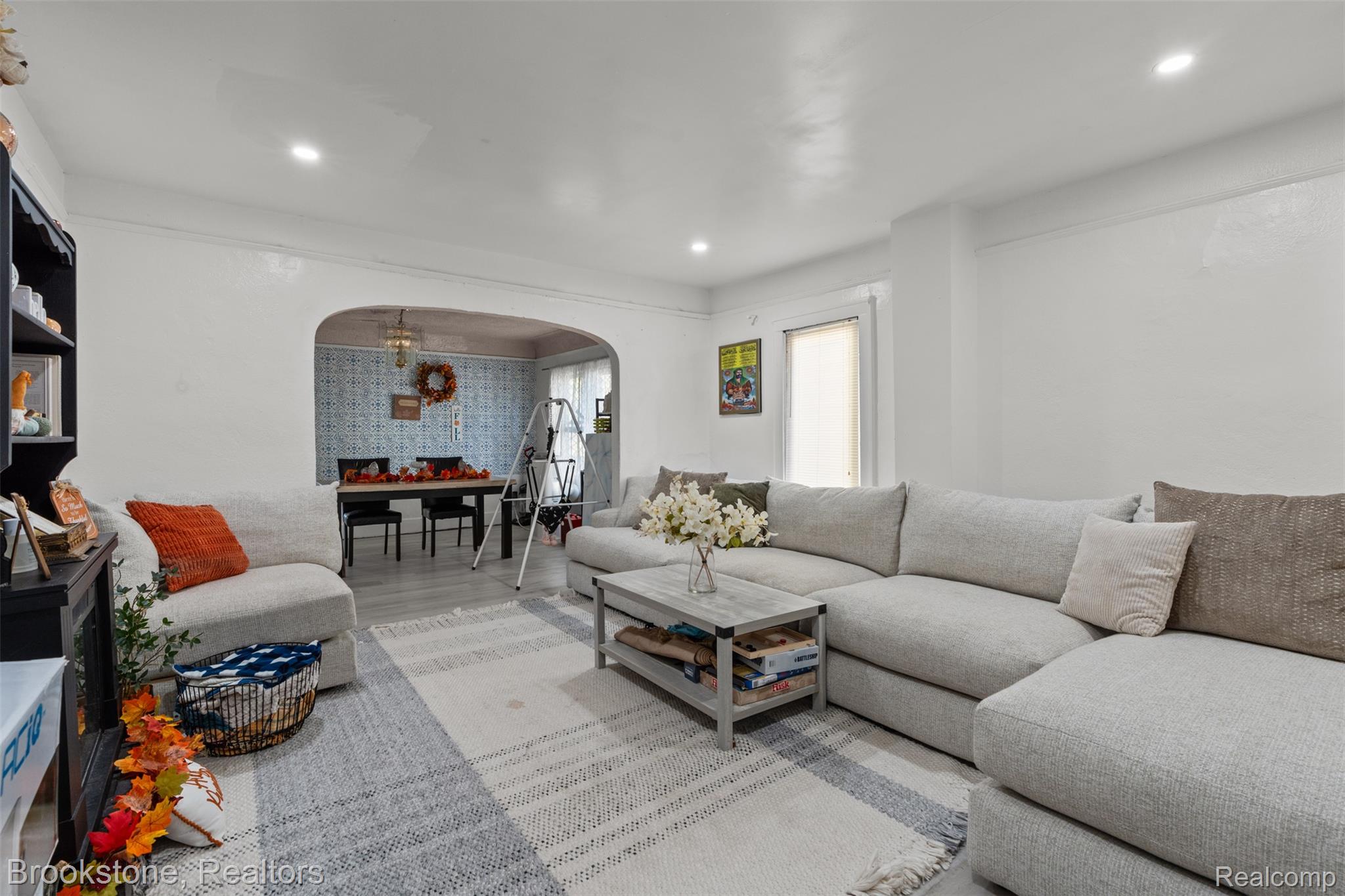 6225 Stahelin Avenue