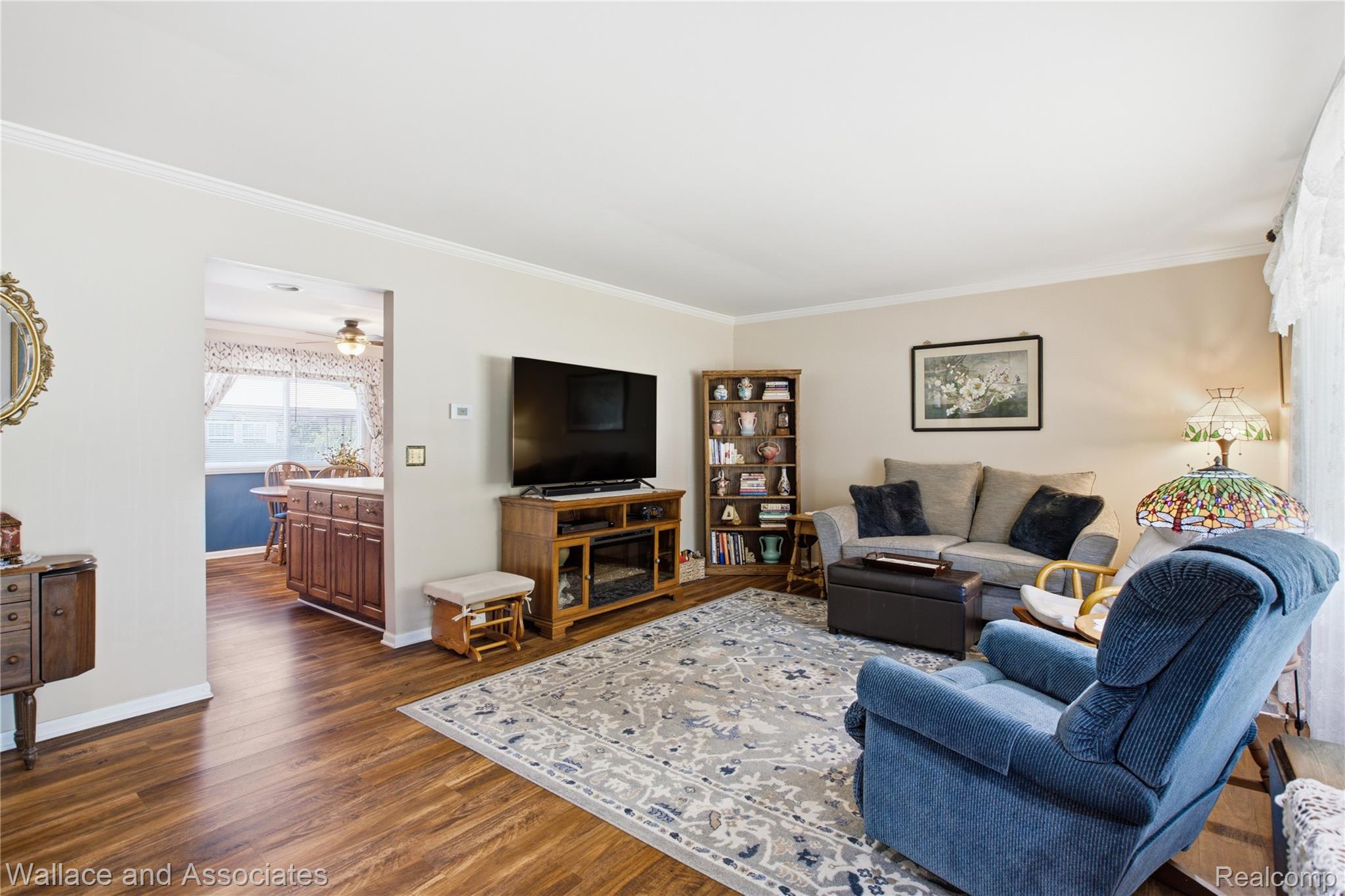 3227 N Shoreview Drive