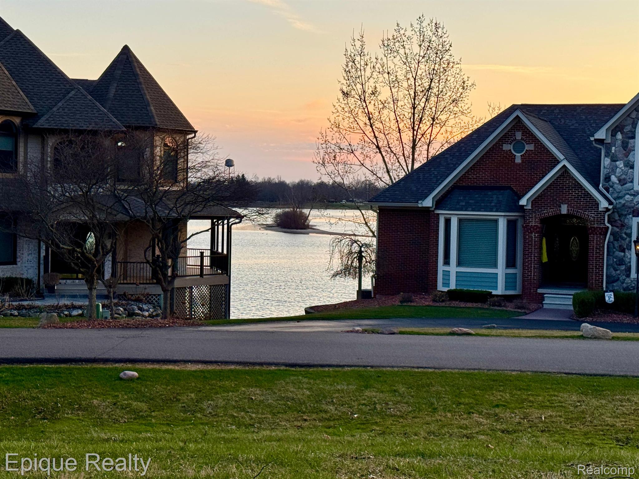 VACANT LOT THOMPSON SHORE Drive