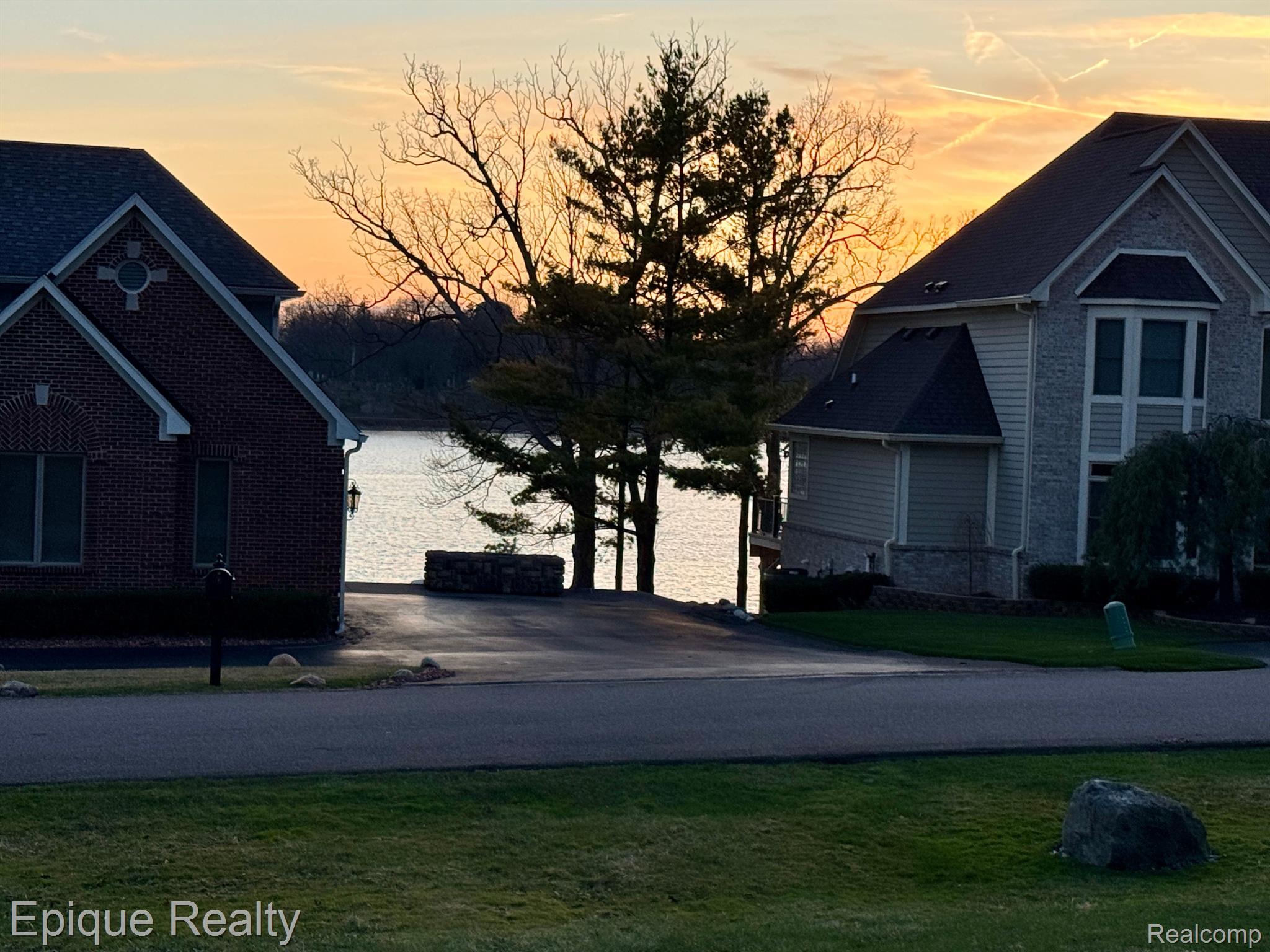 VACANT LOT THOMPSON SHORE Drive