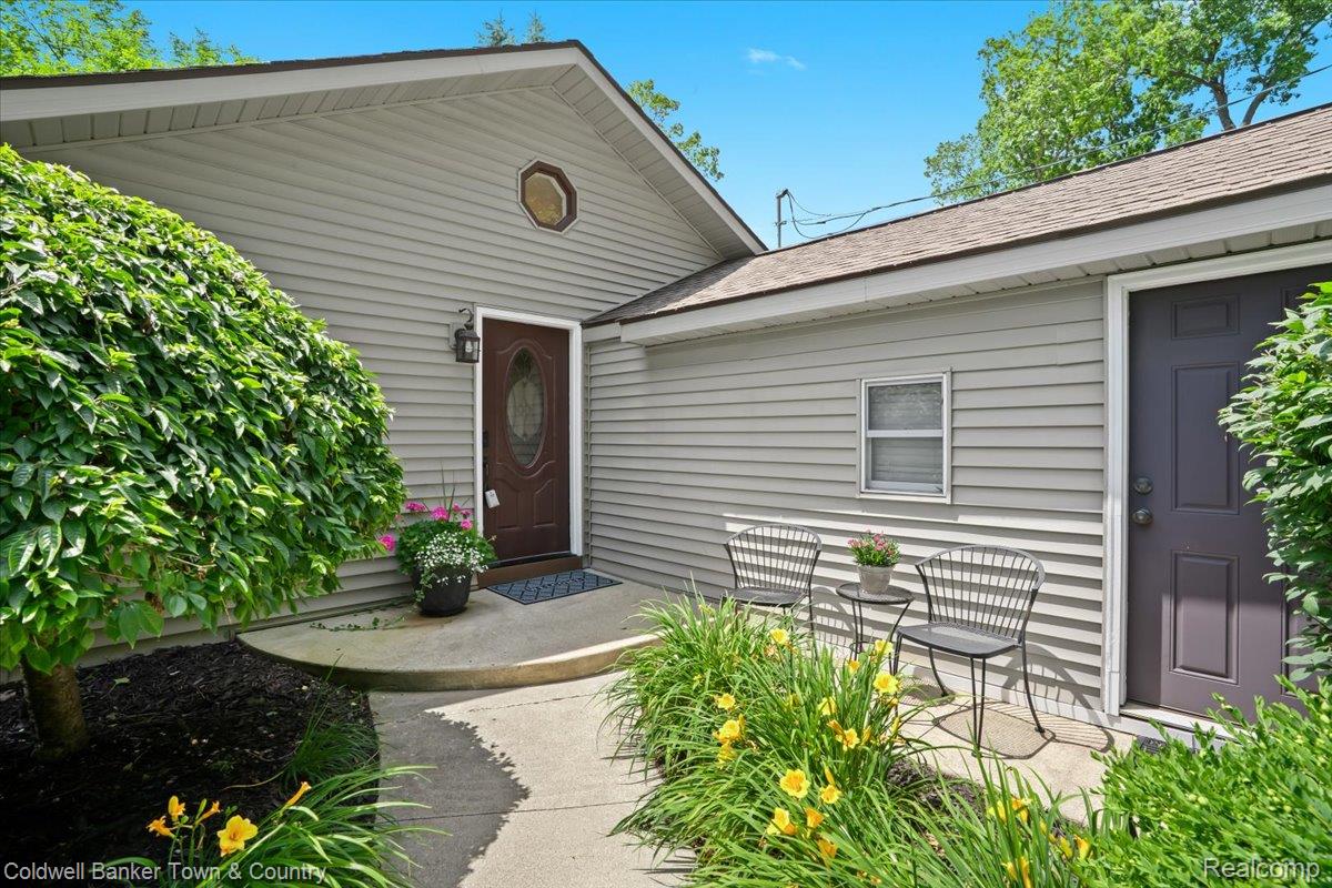 584 Black Oaks Trail