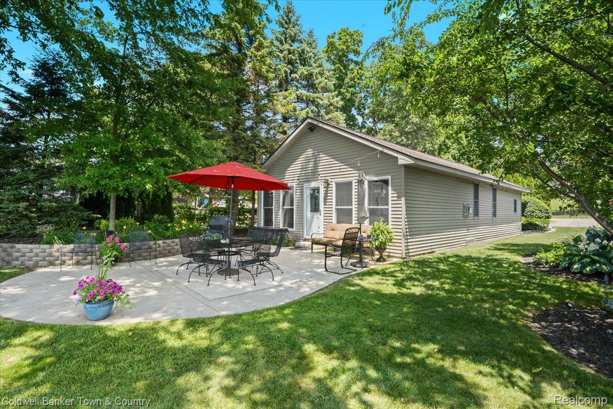 584 Black Oaks Trail