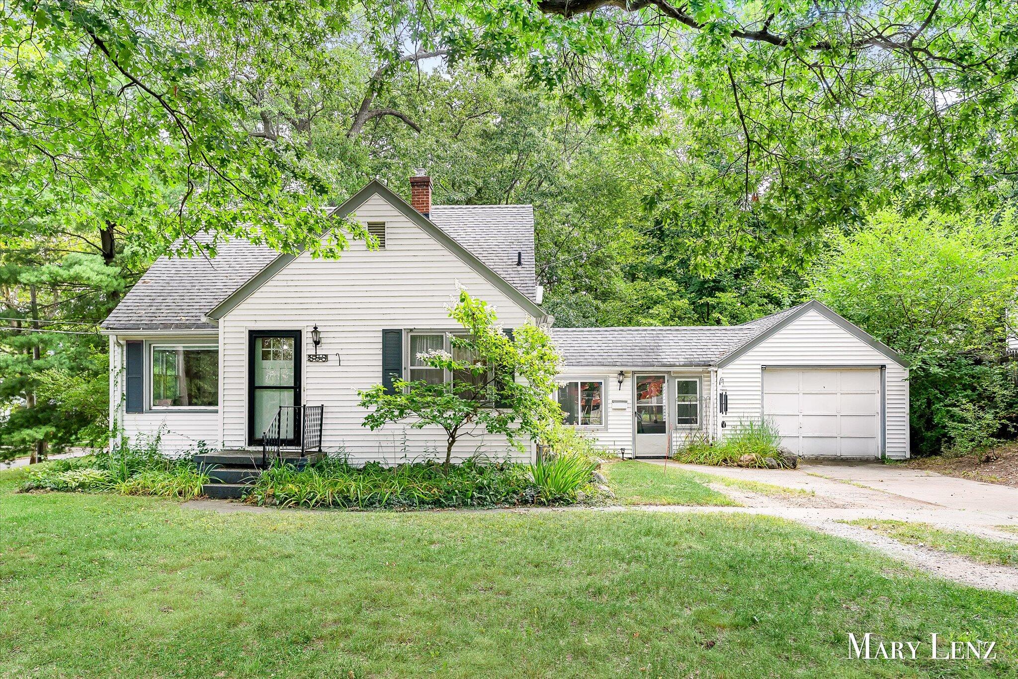 888 Spring Avenue NE