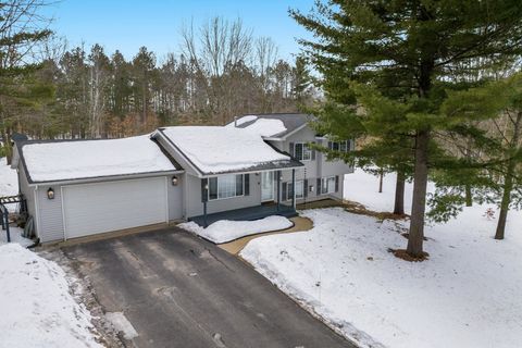 9811 Pin Oak Green Lake Township MI 49643