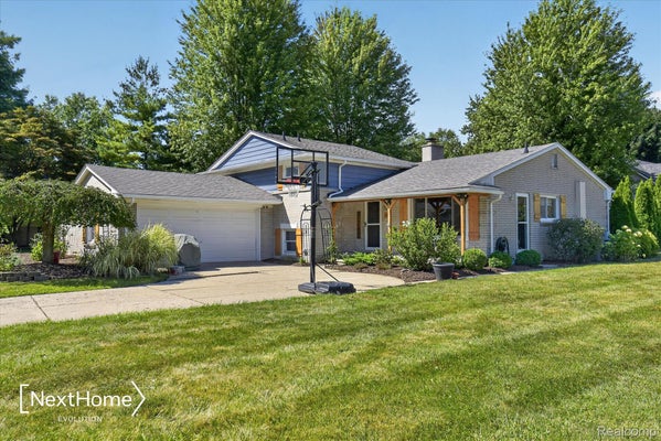 21722 CANTERBURY AVE, GROSSE ILE, MI 48138 - Image 107585e5f972b841ed76cfb7a669fb3a/1436014690