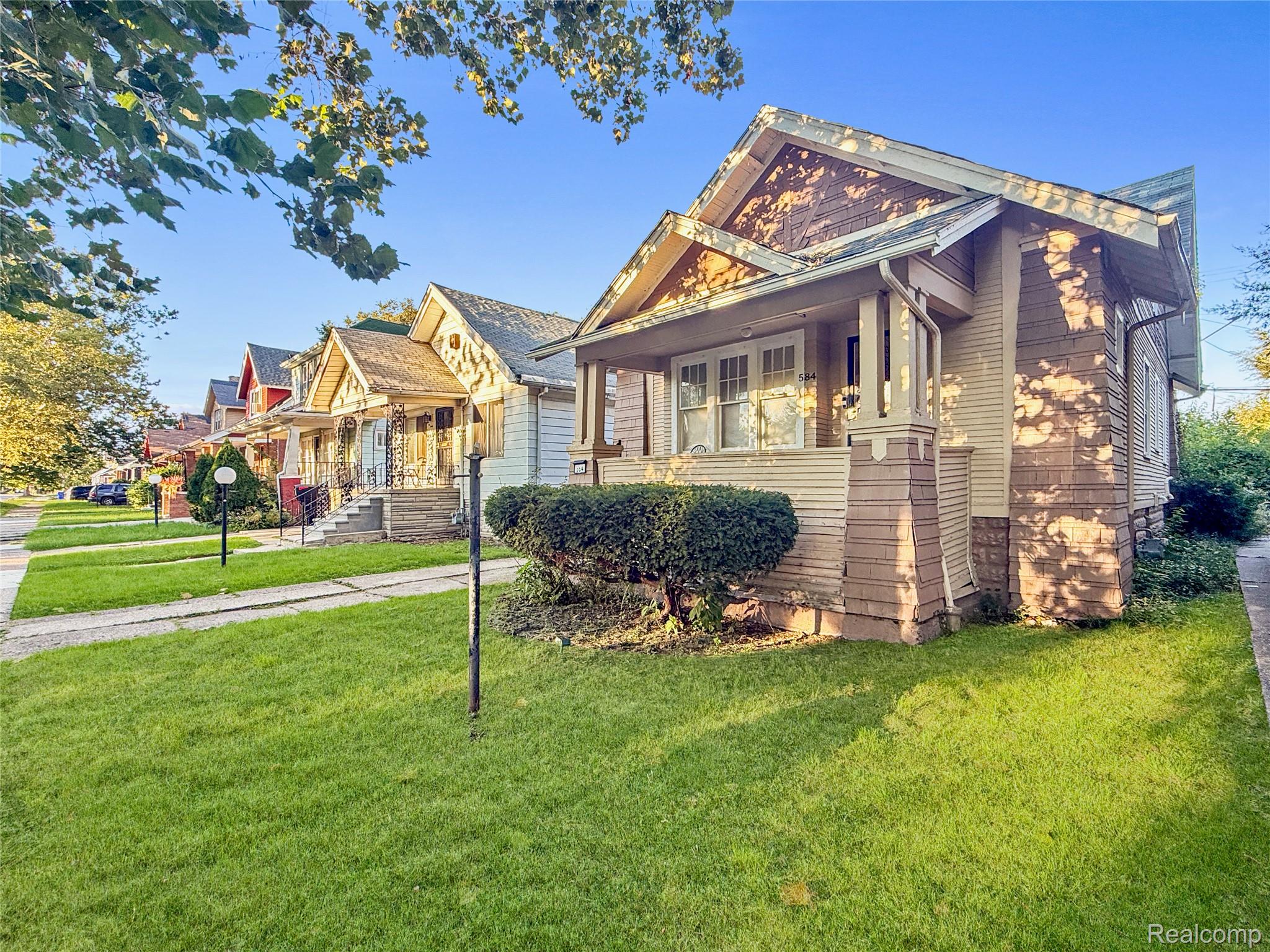 584 Algonquin Street
