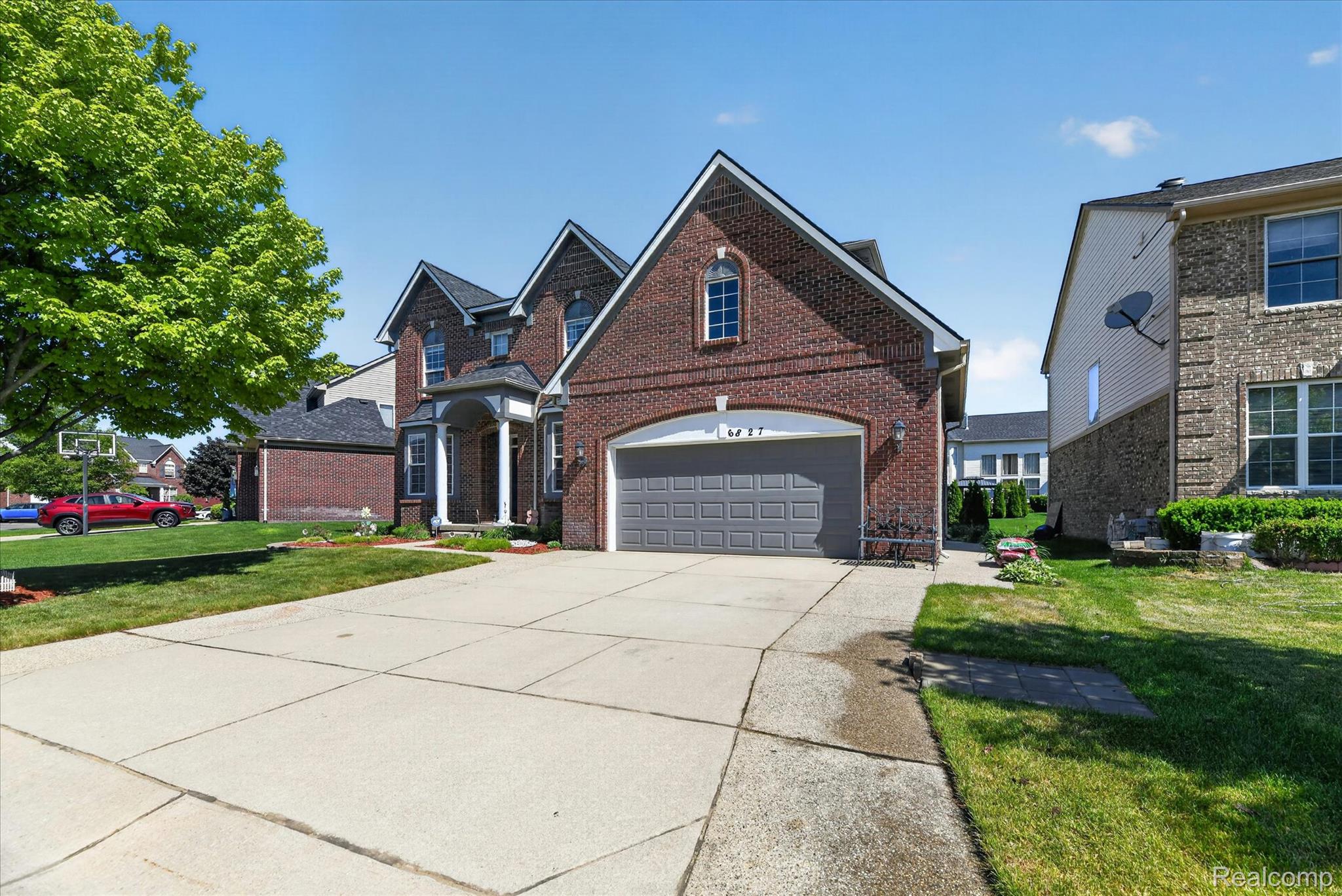 6827 Blackwell