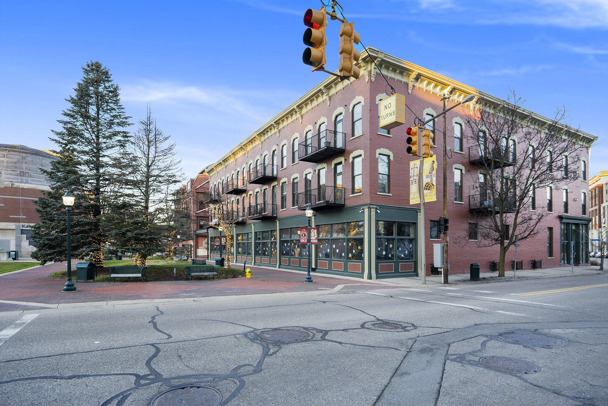 222 N Kalamazoo Mall 210