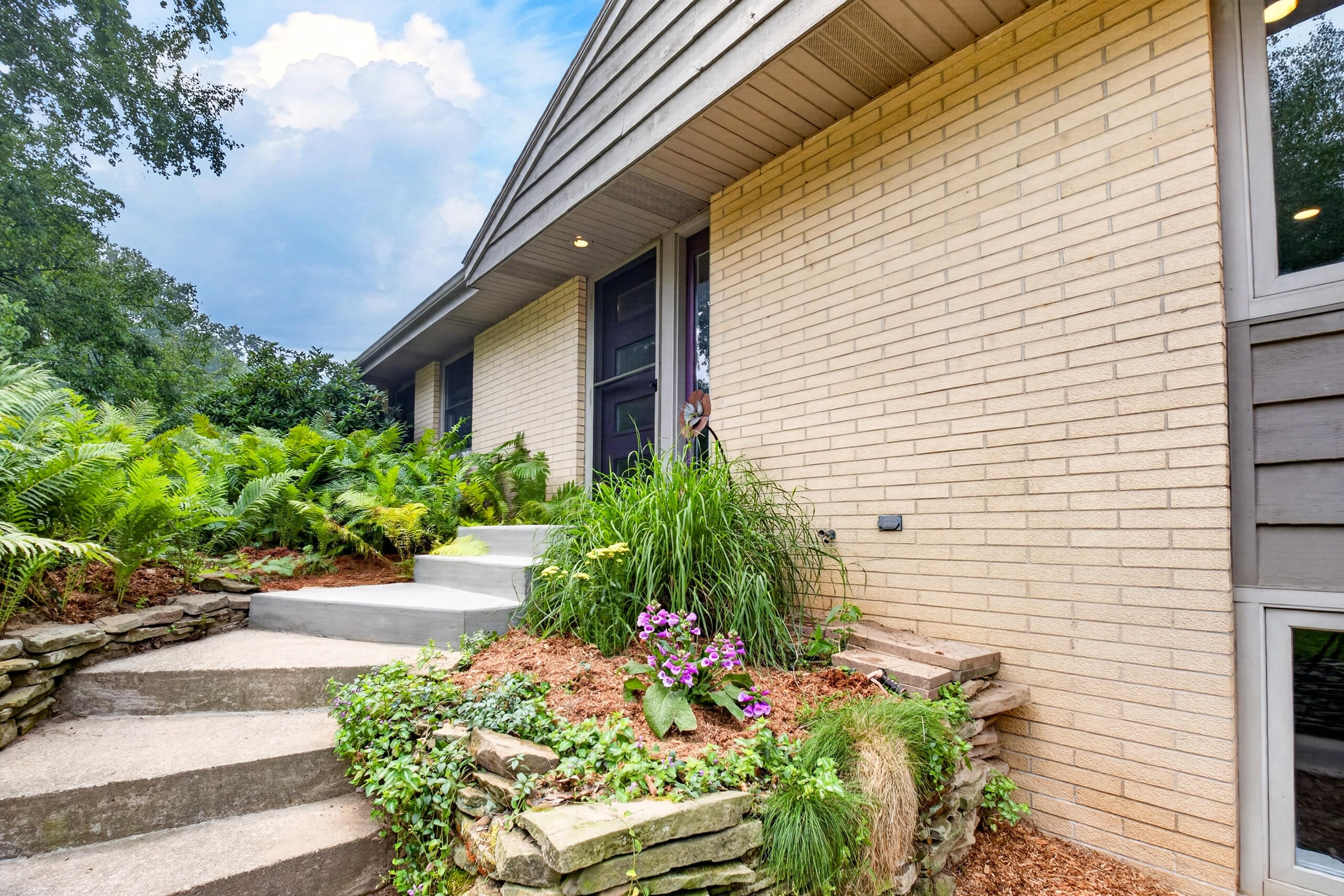 2244 Sycamore Lane