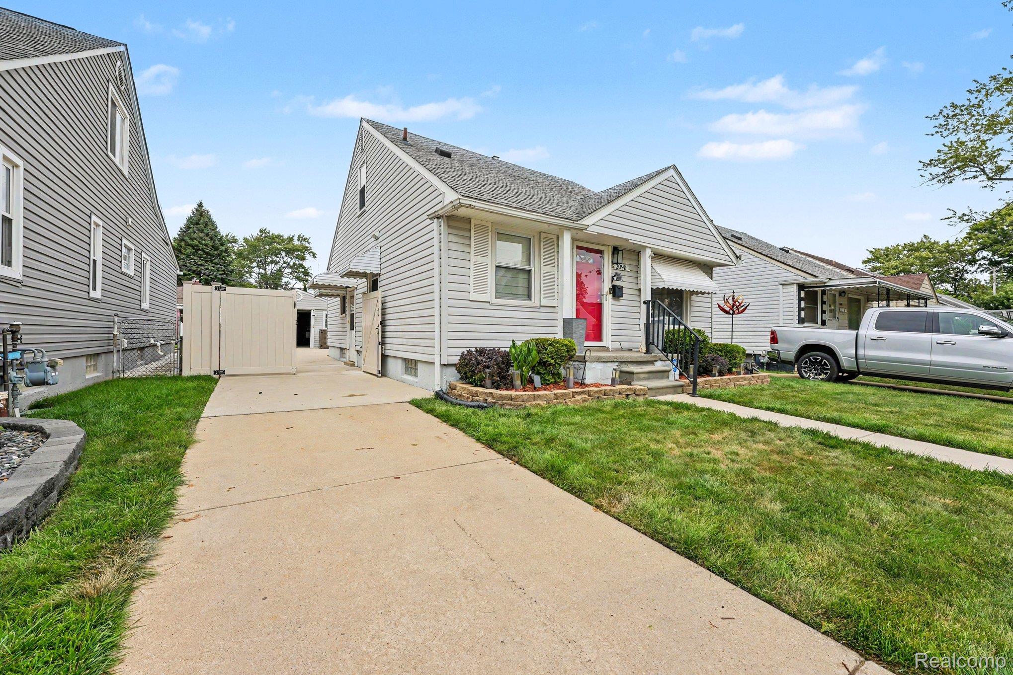 2090 Leblanc Street